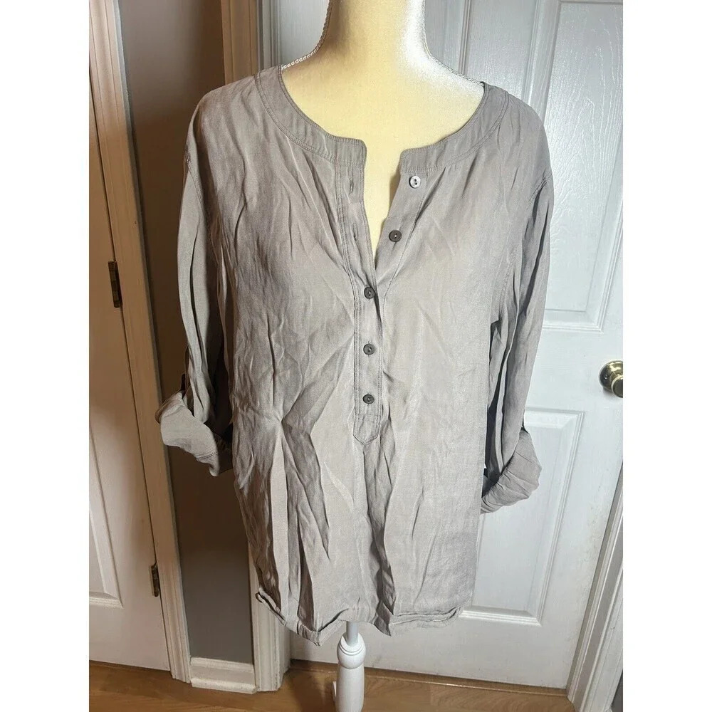 Chicos Women’s Henley Shirt Size 3(L)